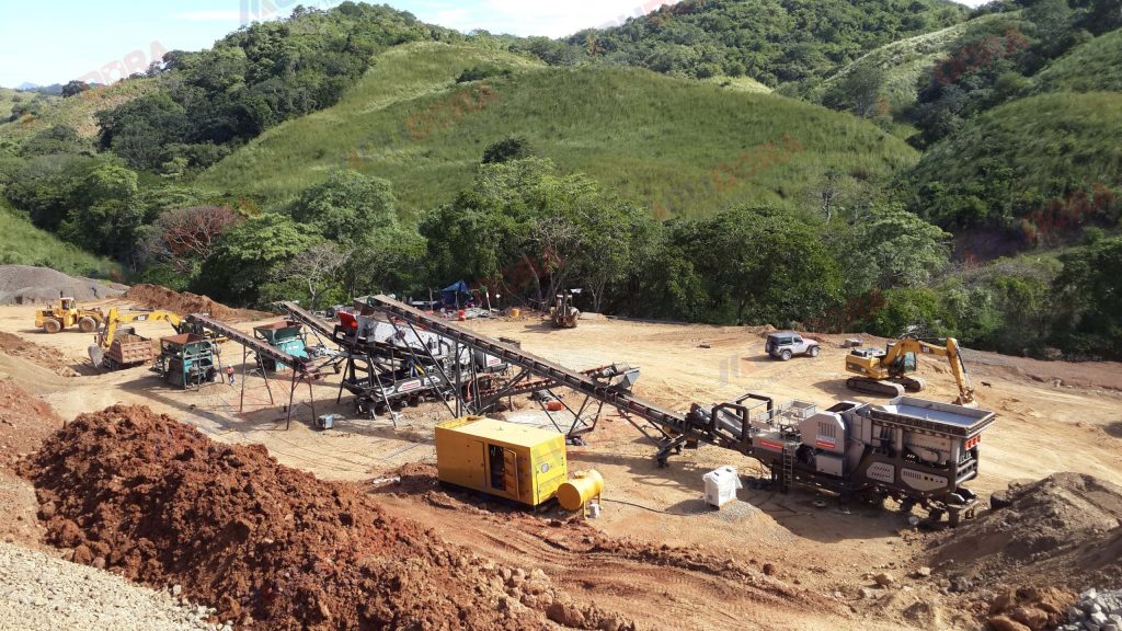 La estación móvil de trituración y clasificación de mineral de hierro ha entrado en producción.