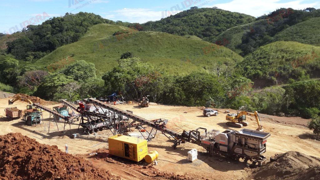 La estación móvil de trituración y clasificación de mineral de hierro ha entrado en producción.